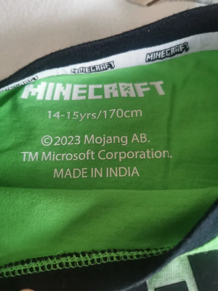 Ensemble t shirt +Short minecraft 14-15 ans - photo numéro 2