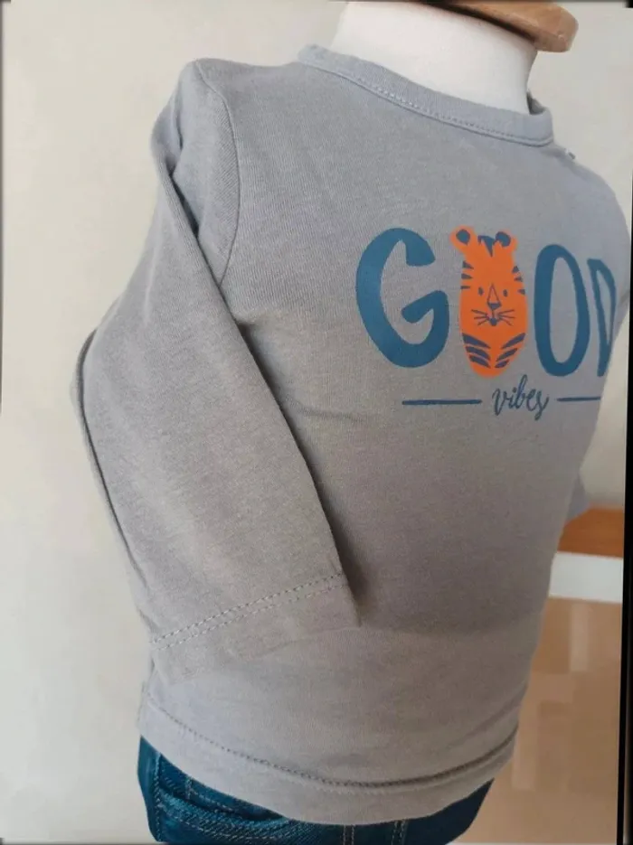 Gilet zippé à capuche et tee-shirt manches longues Kiabi garçon 1 mois - photo numéro 6