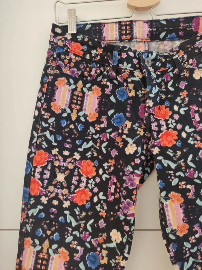 Jean Levi's modern Rise skinny demi curve fond noir et fleurs multicolores W27 L32 - photo numéro 2
