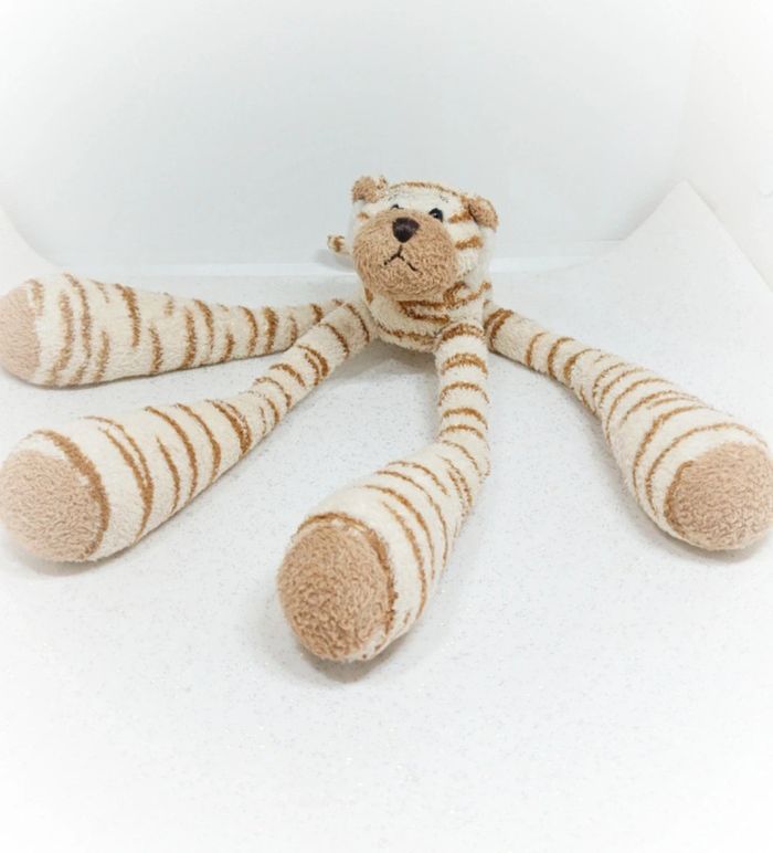Petite peluche cmp plush doudou teddy zèbre zébré grosse pattes grande big beige crème tigre tiger