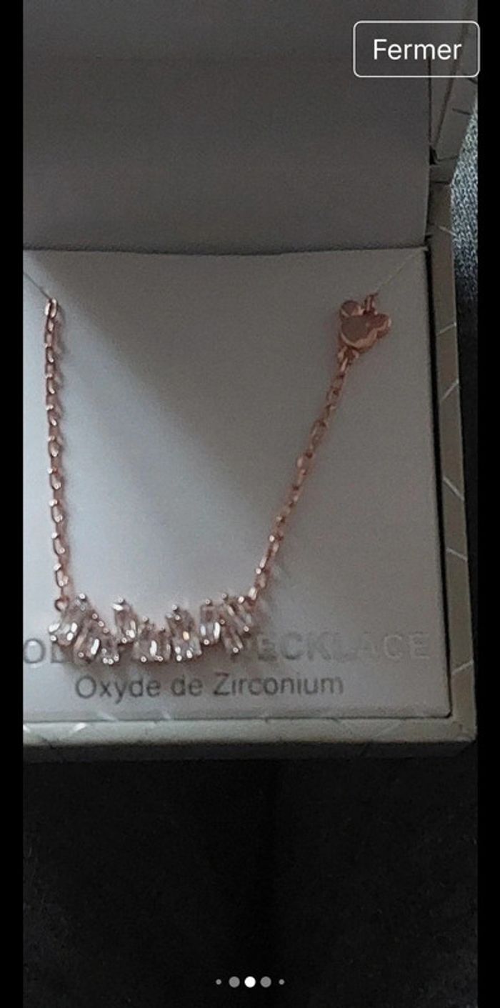 Collier doré avec zirconium
Disneyland Paris - photo numéro 2