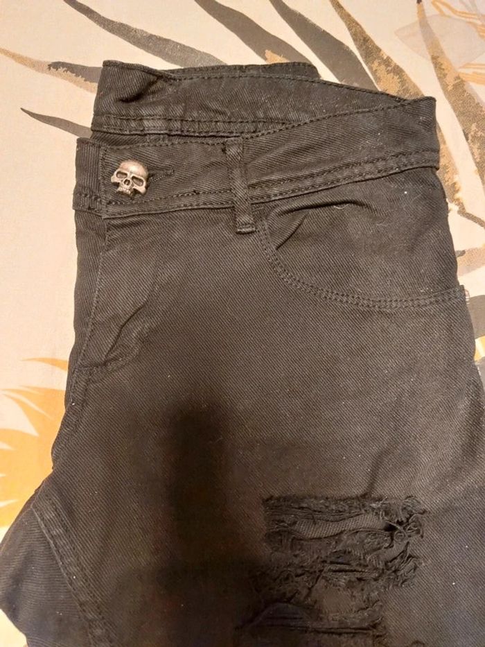 Jeans à trou - photo numéro 2