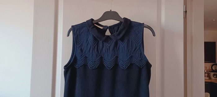 Débardeur femme bleu marine col dentelle Cache cache taille M - photo numéro 3