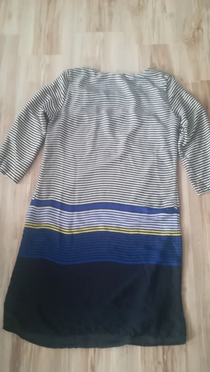 Robe Camaïeu T. 38 - photo numéro 2