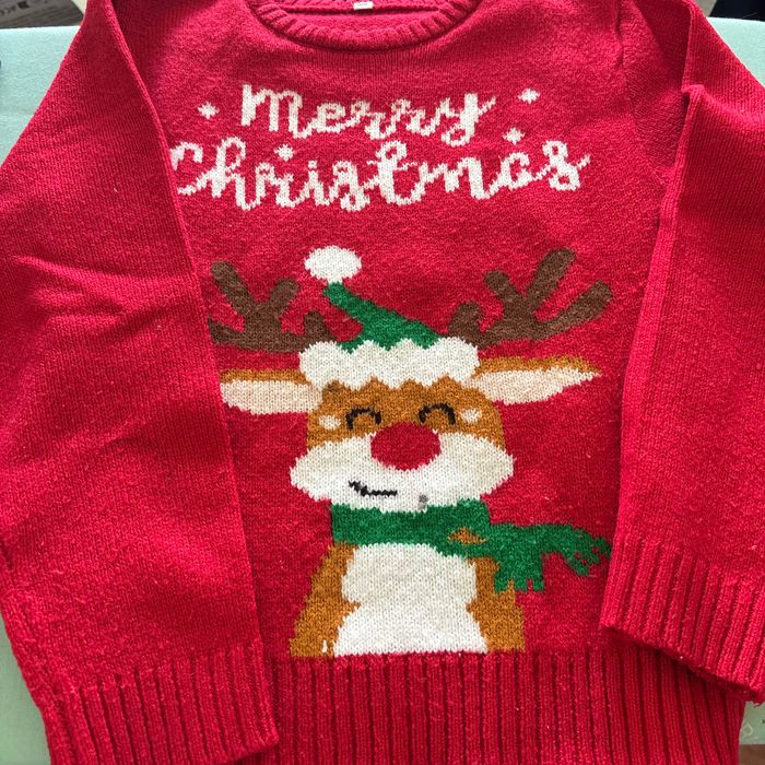 Vends pull de Noël sans marque 6-8 ans très bon état