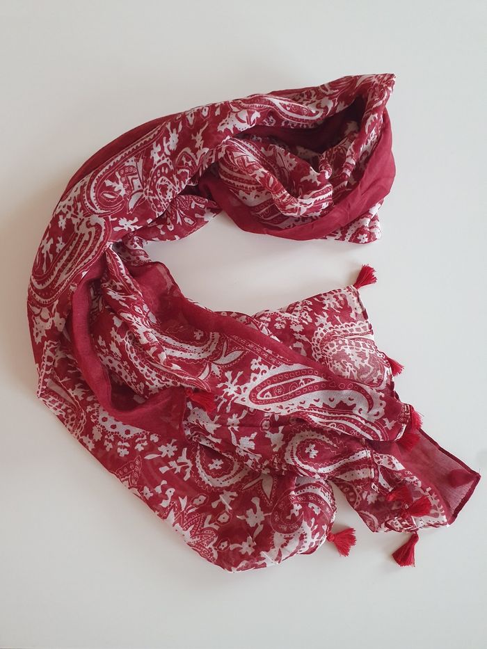 Foulard pompons bordeaux et blanc - photo numéro 3