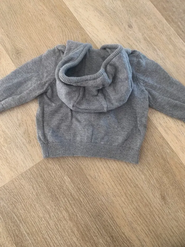 Gilet à capuche gris – Kiabi – 3 mois (56-62 cm) - photo numéro 2