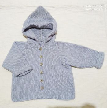Fait main gilet laine bleu ciel capuche 12 mois