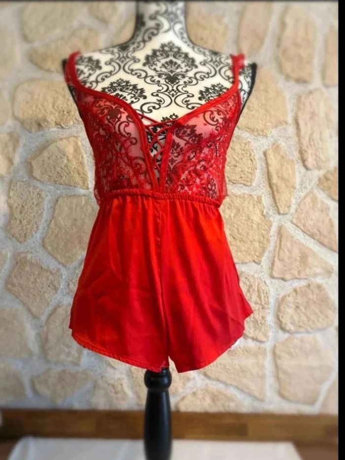 Combinaison Romantique en Dentelle Rouge Passion – Taille XS - photo numéro 2
