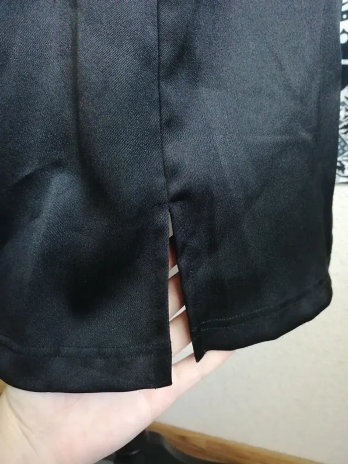 Robe noire vintage fleurs brodées fines bretelles fente en bas / sans marque / (40) - photo numéro 5