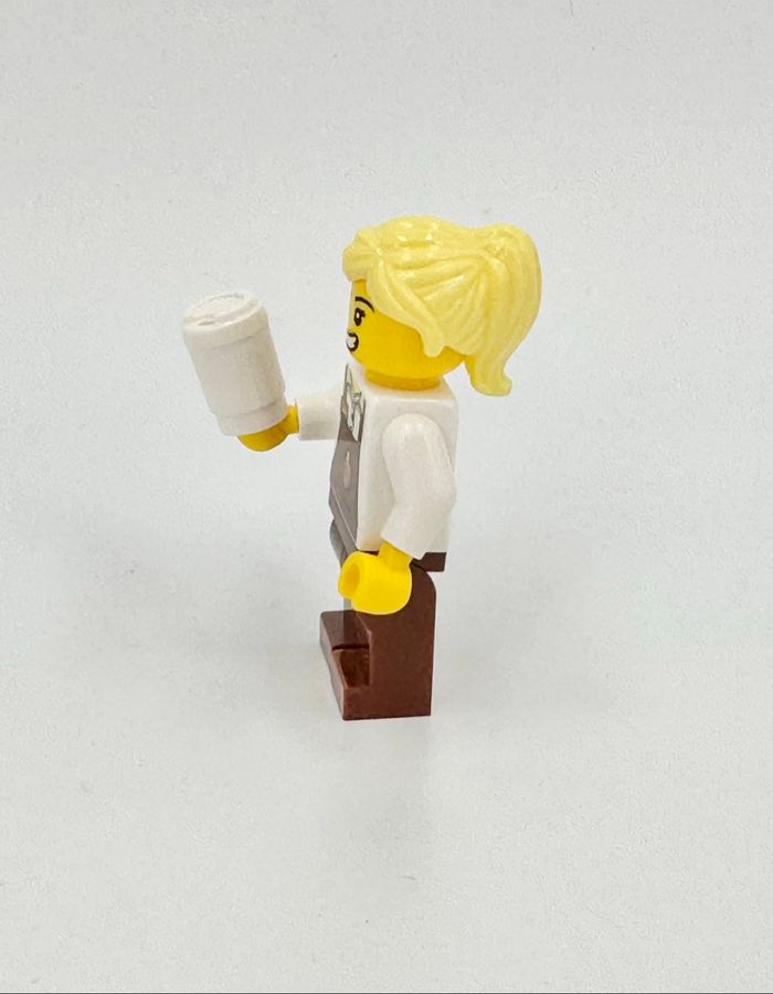 Lego City : Serveuse au Café de la Gare - NEUF - photo numéro 3