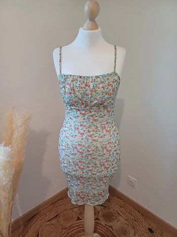 Mini robe moulante fleurie taille XS 34