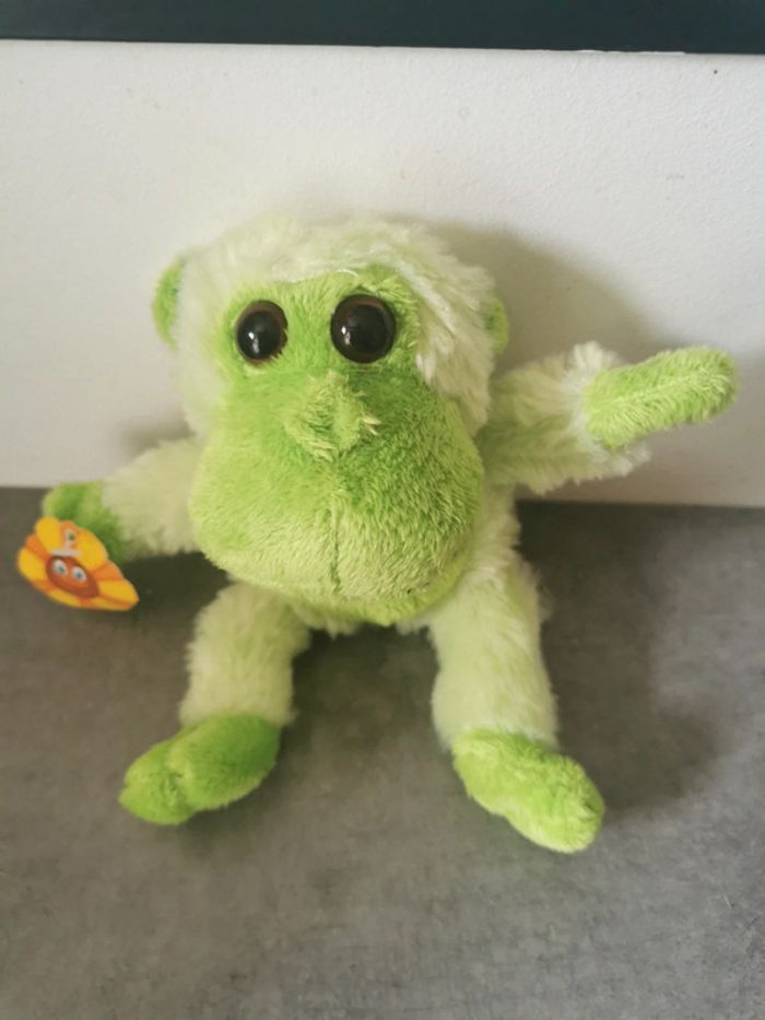 Peluche doudou singe vert