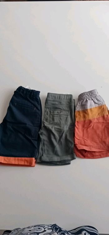 Shorts x2 & bain T 2-3 ans