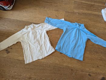 Lot 2 tee shirt alphabet 18 mois