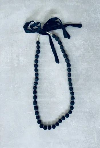 Magnifique sautoir collier perles en tissu noires neuf