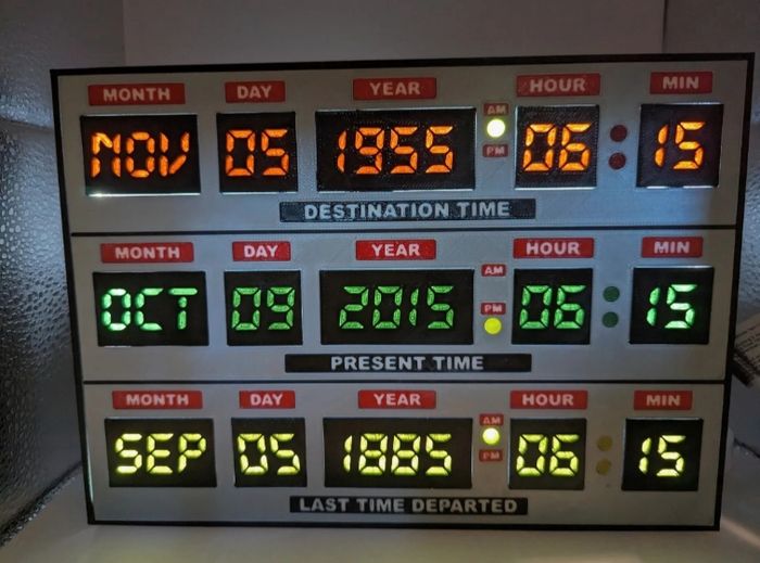 Boîtier lumineux du circuit temporel de la DeLorean de retour vers le futur - photo numéro 2