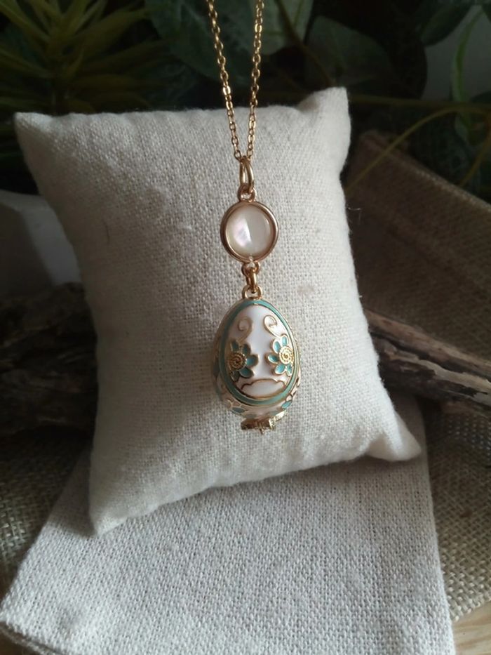Collier pendentif oeuf en émail et connecteur en n'acre naturelle - photo numéro 2