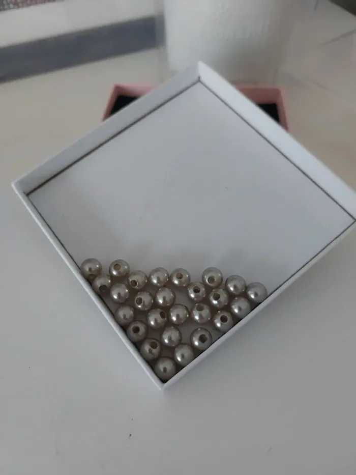 Lot de 26 perles gris clair