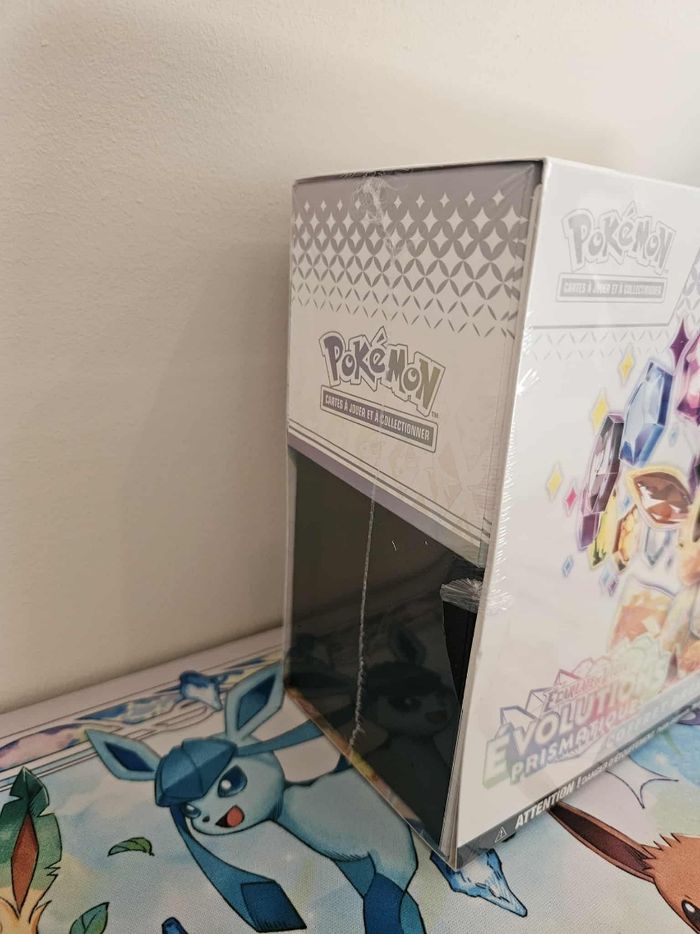 Coffret Pokemon ETB 8.5 avec trou - photo numéro 2