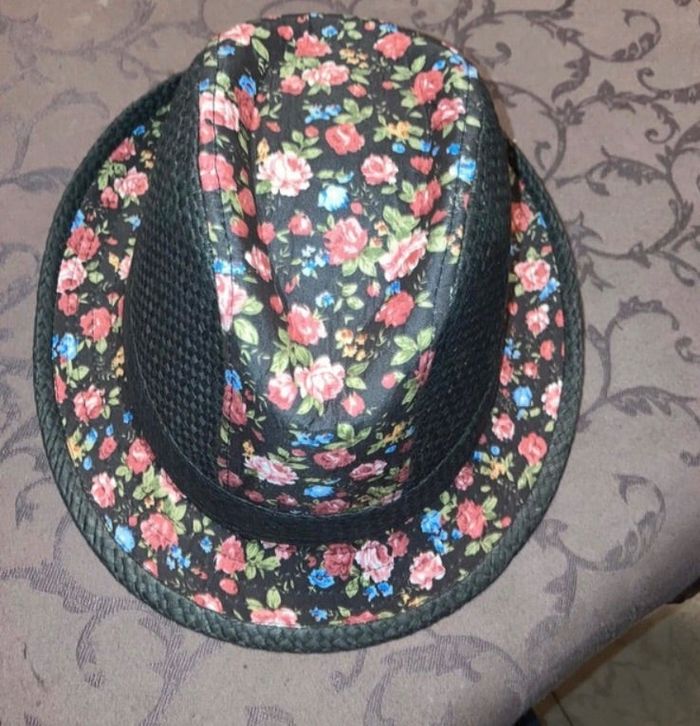 Chapeau à fleurs