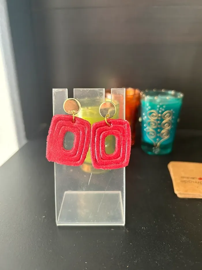 Boucles d’oreille.