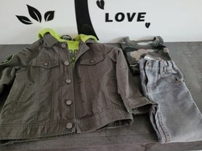Tenue rentree :Pantalon +veste+ t shirt  taille 4ans
