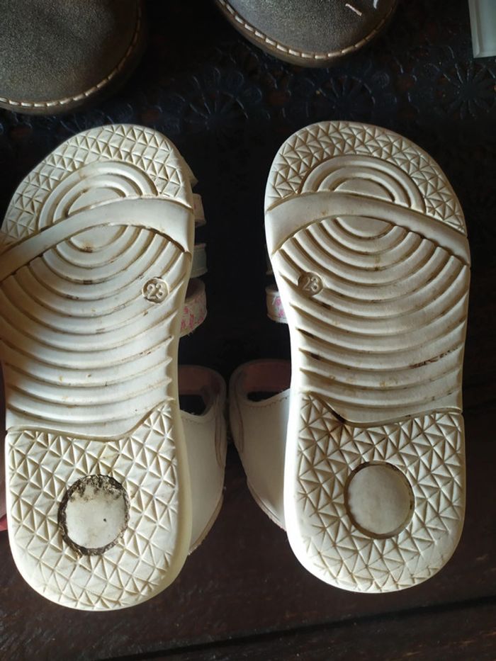 Lot chaussures fille taille 23: sandalettes + bottines + chaussons - photo numéro 8