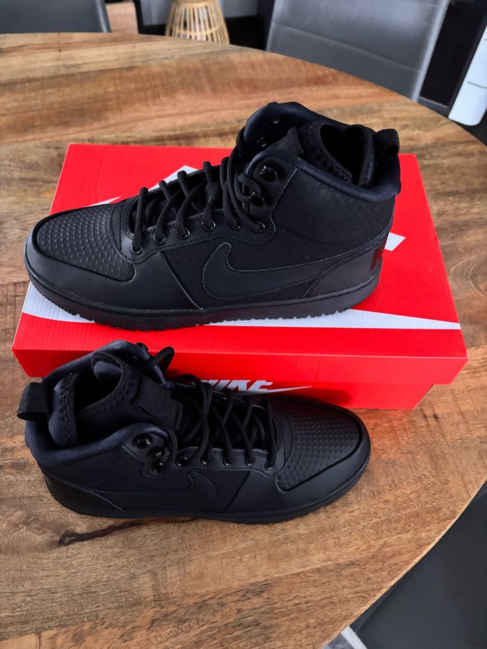 Baskets Nike P.40,5 Neuves unisex - photo numéro 2