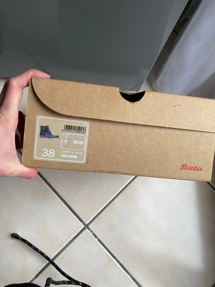 Neuves - bottines BATA nubuck grises 38 - photo numéro 12