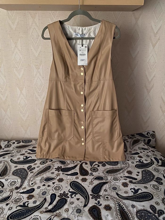 Superbe belle mini robe beige Zara neuve avec étiquette taille M