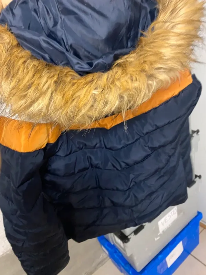 Doudoune avec capuche creeks m bon état - photo numéro 2