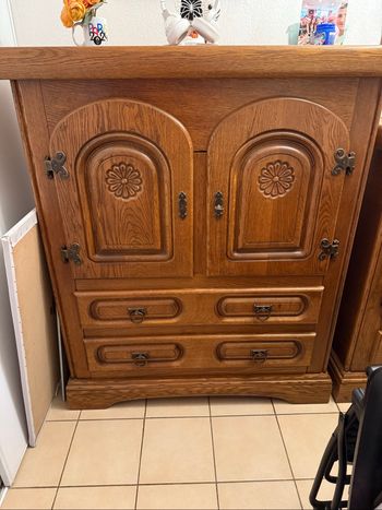 Vends  buffet meuble bois massif. 310euros