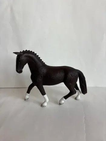 Figurine jument Hanovre Schleich