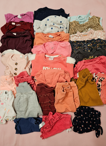 Lot de 26 vêtements fille 6-9 mois