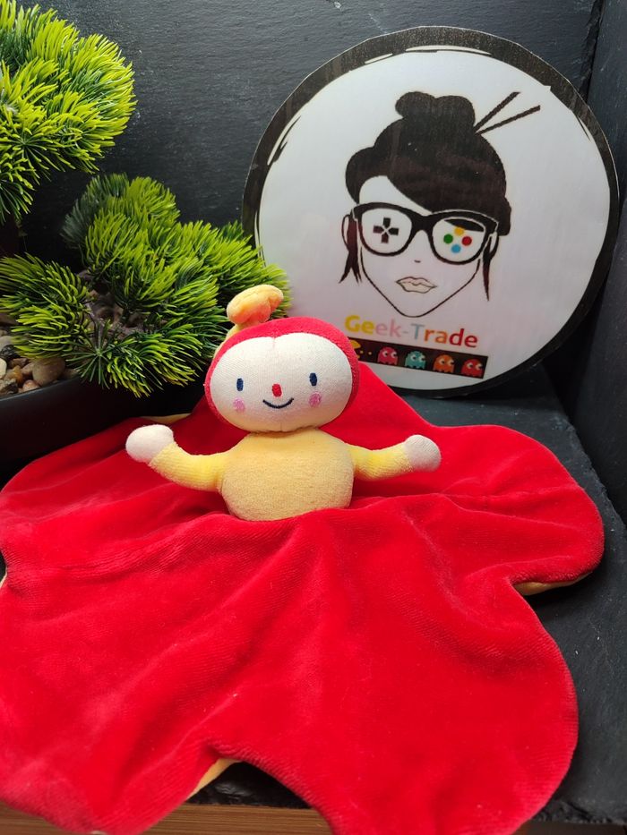 plat fleur rouge jaune Dim Dam Doum les petits doudous moulin roty noeud Orange