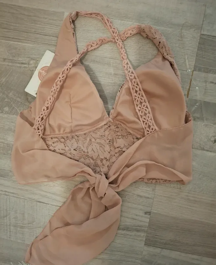 Croc top dentelle avec noeud - photo numéro 3
