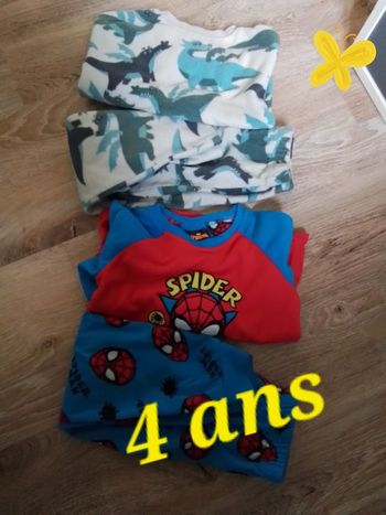 Pyjamas garçon 4 ans très bon état 