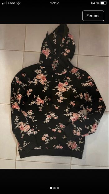 Sweat à capuche gris foncé à motifs fleurs