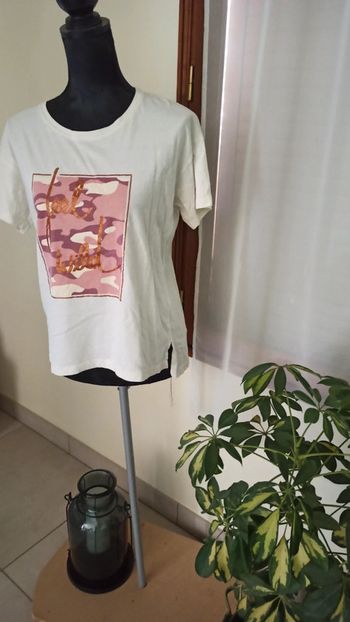 Tee shirt a motif