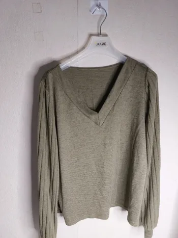 Tee-shirt manche longue col v kaki (shein)