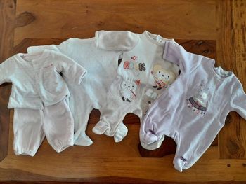 Lot pyjamas taille 0