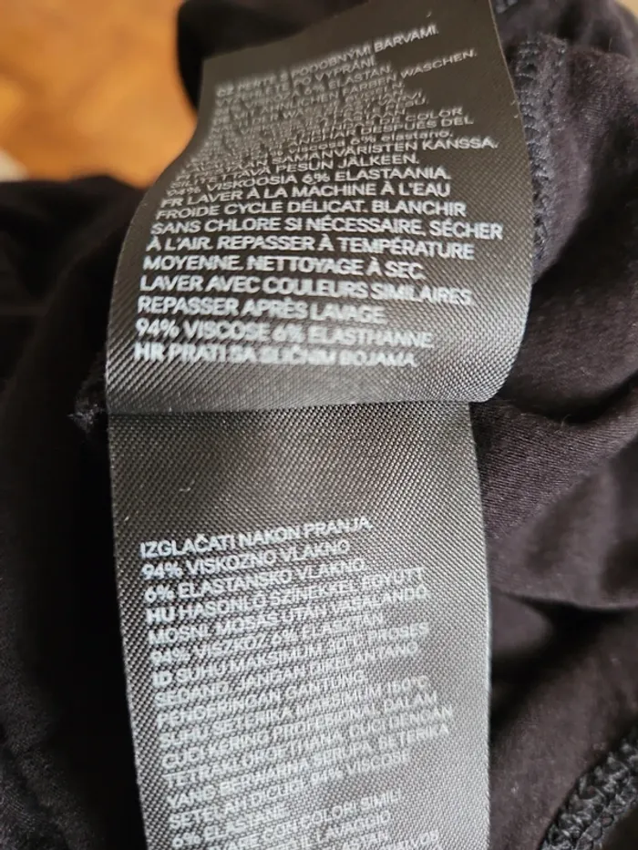 Body noir volanté H & M Taille S ( plutôt 38/40)Neuf - photo numéro 5