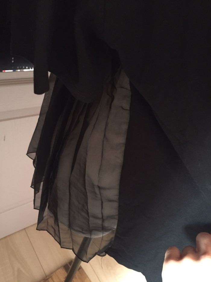 Teeshirt 👚 noir manches courtes Zara taille L 10€ - photo numéro 4