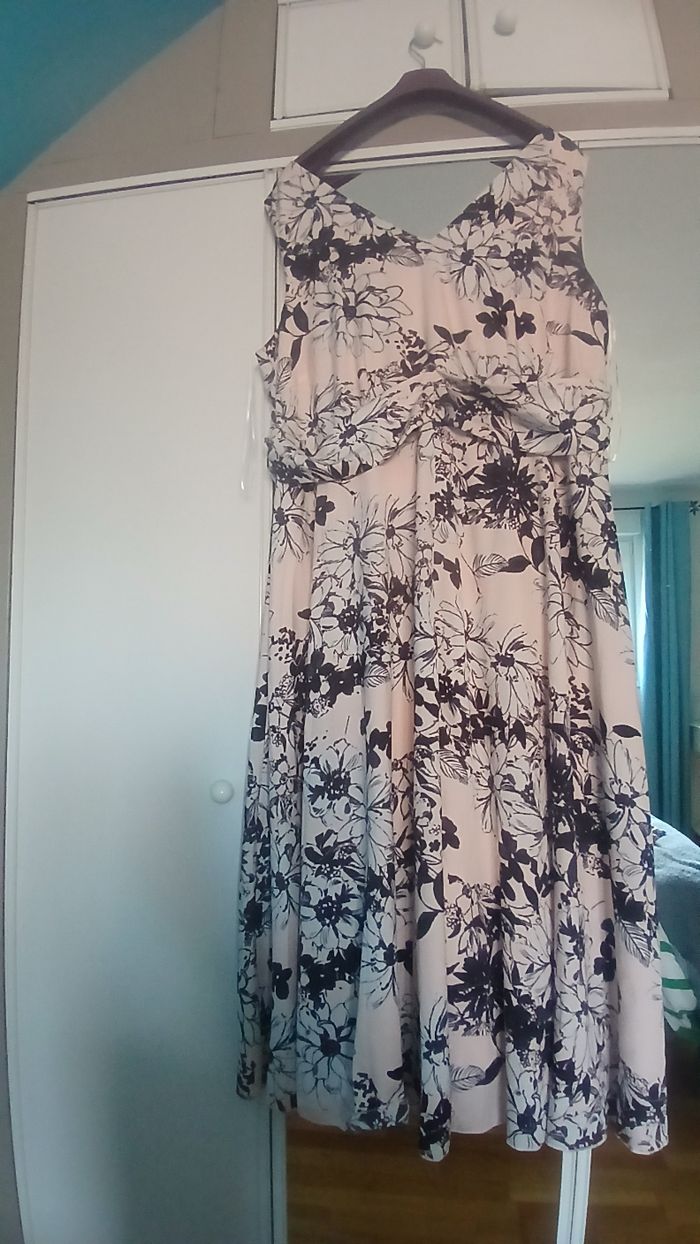 Robe de cérémonie neuve - photo numéro 2