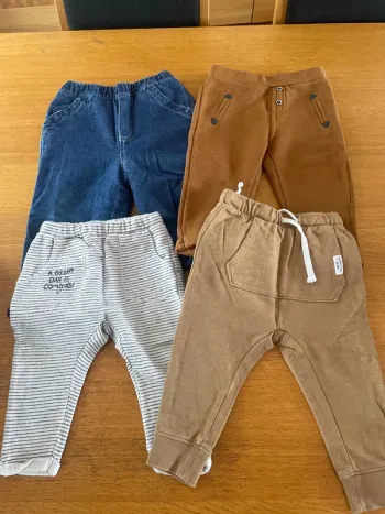 Lot 4 pantalons 18 mois