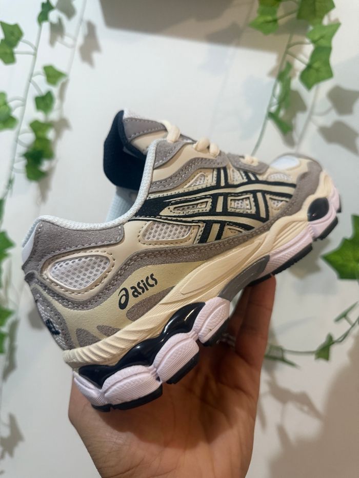 Basket enfants, asics gel NYC taille 33 - photo numéro 3