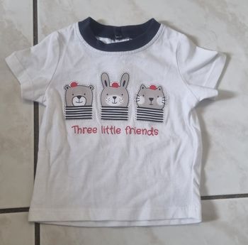 t‑shirt bébé 3 mois – blanc col marine imprimé animaux “three little friends”