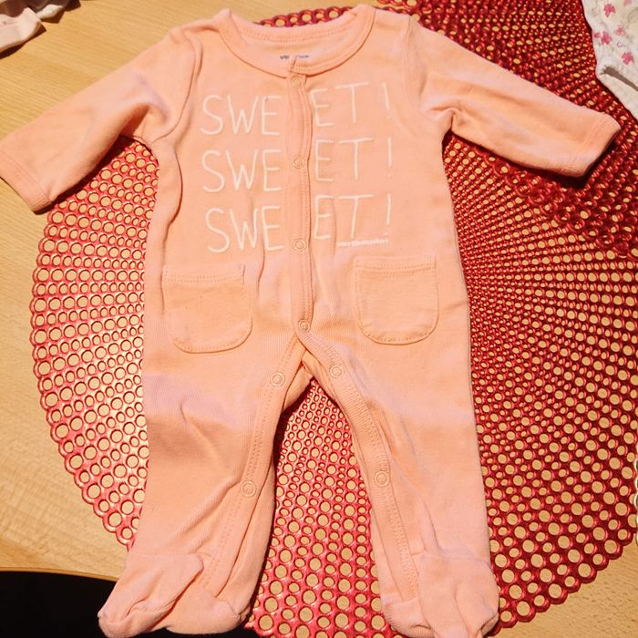 lot 5 bodies et pyjamas 0 à 1 mois