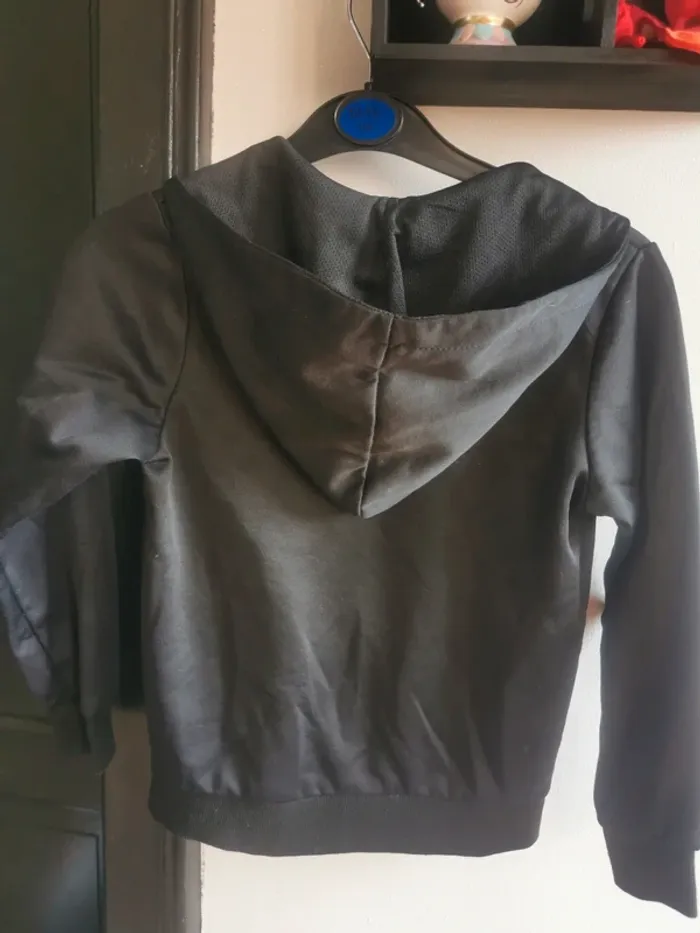 Veste à zipper de sport noir. - photo numéro 3